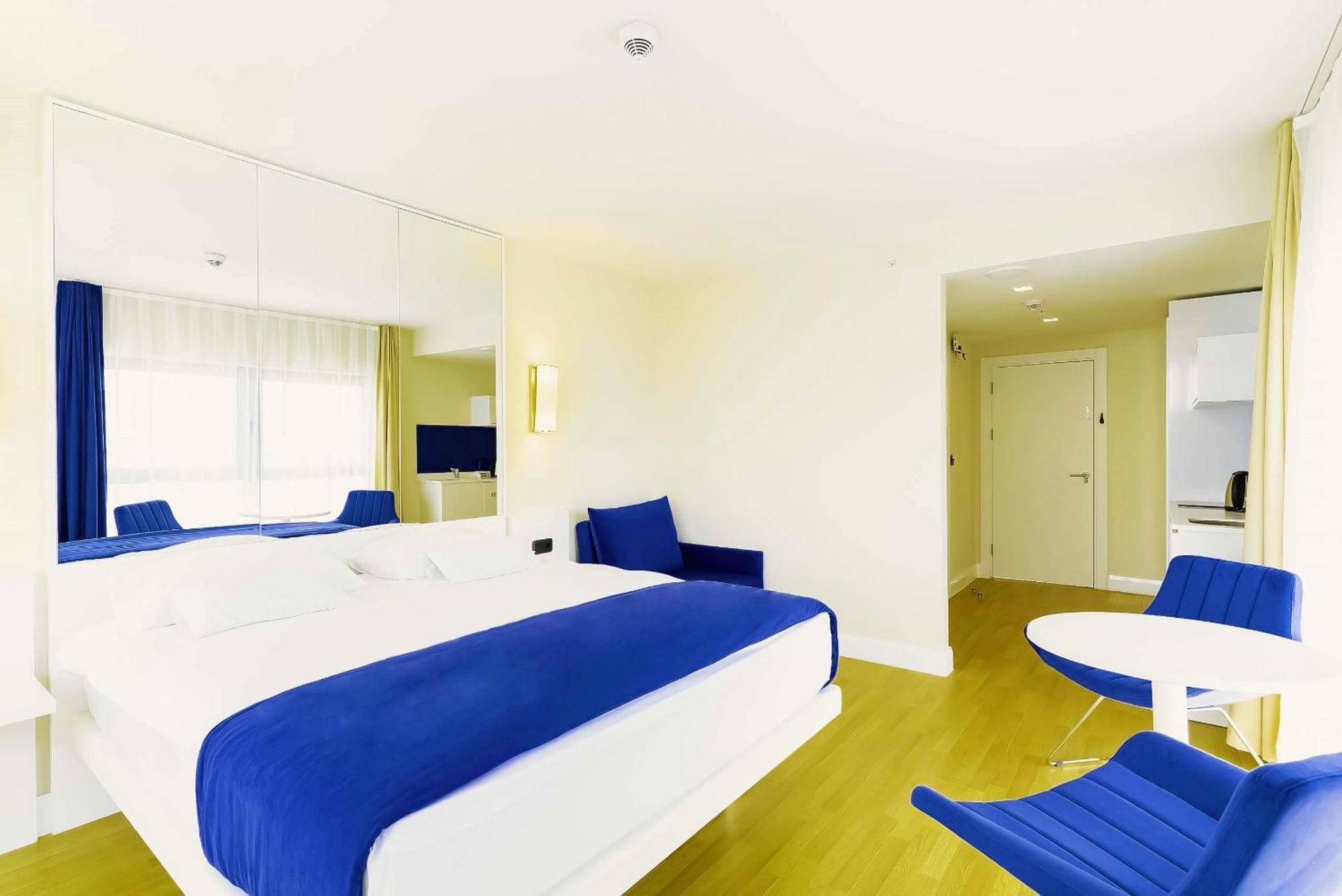 Relax And Unwind Premier Sea View Aparthotel In Batumi Exterior photo